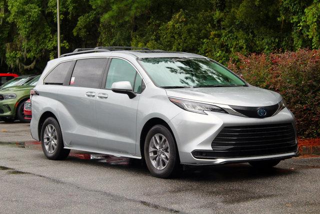 2023 toyota sienna le