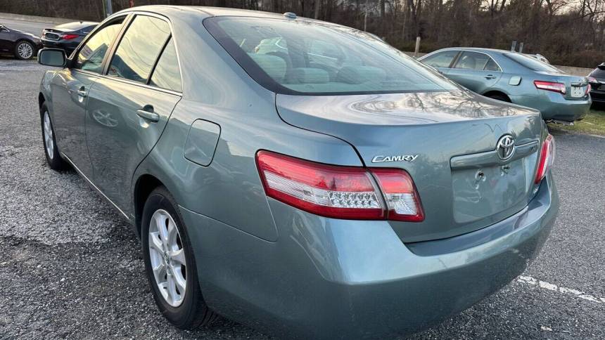2011 toyota camry le