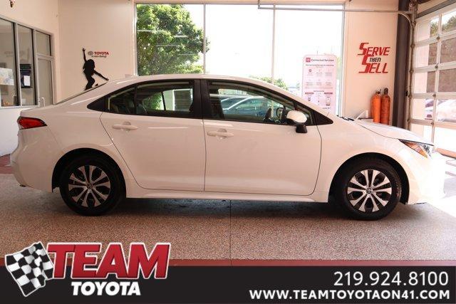 2022 toyota corolla hybrid le