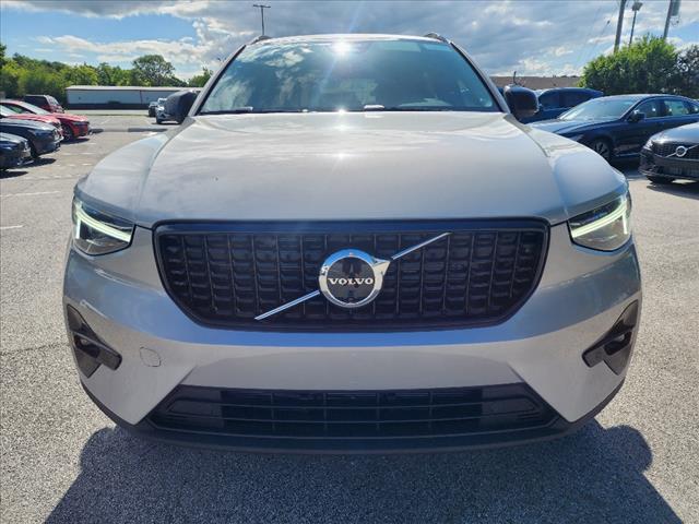 2024 volvo xc40 b5 plus dark theme