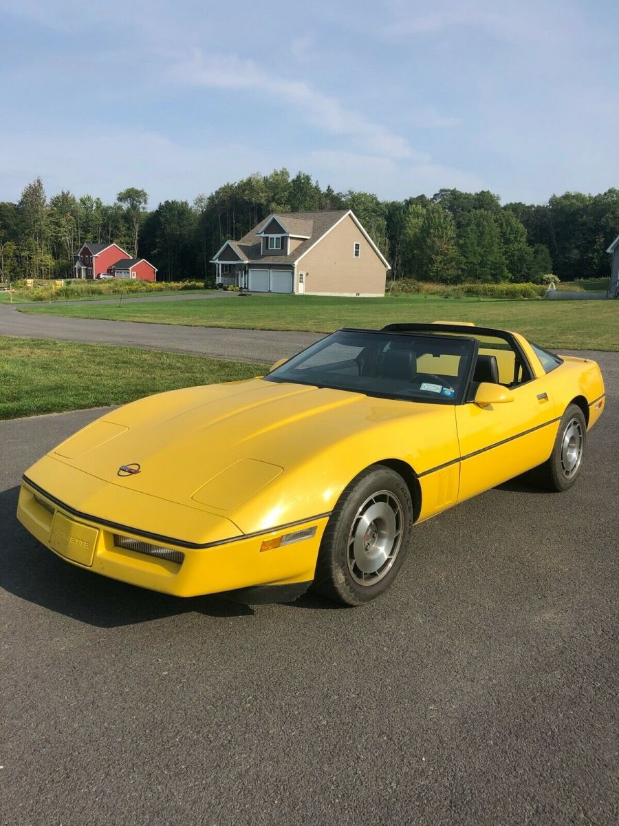 1987 chevy corvette 2- dr hatchback coupe