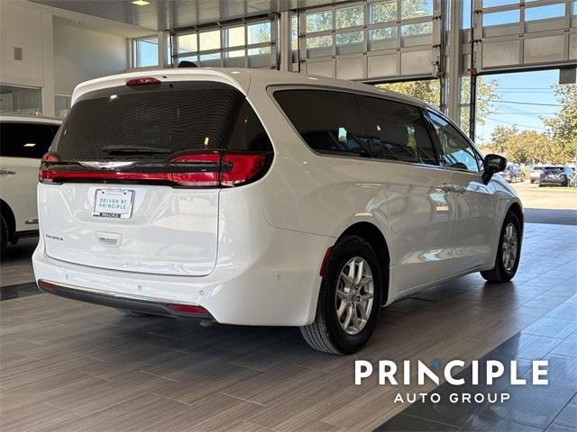 2023 chrysler pacifica touring-l