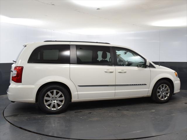 2013 chrysler town & country touring