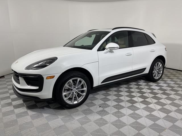 2024 porsche macan base (pdk)