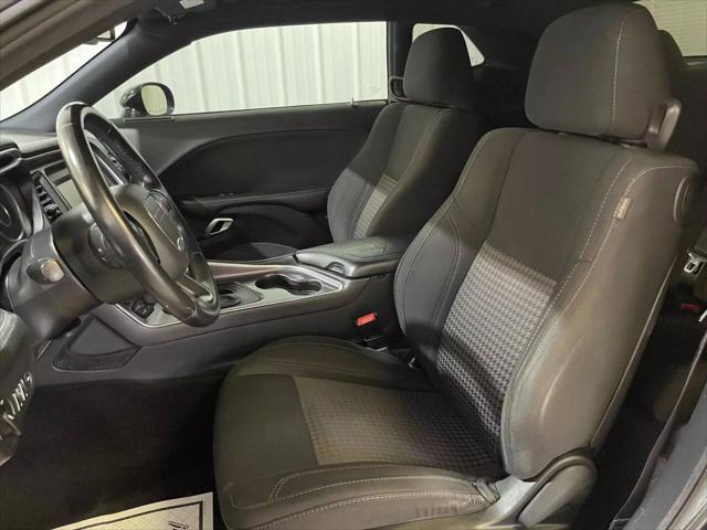2016 dodge challenger sxt