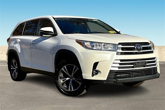 2019 toyota highlander le