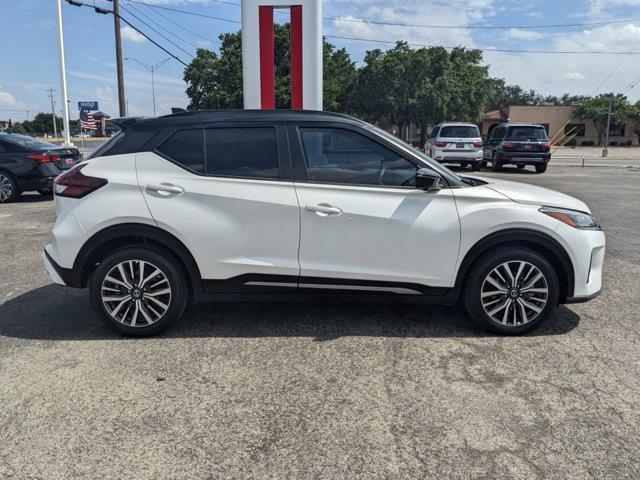 2021 nissan kicks sr