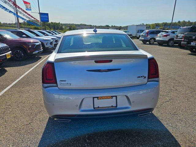 2022 chrysler 300 s