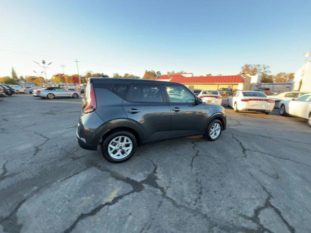 2024 kia soul lx