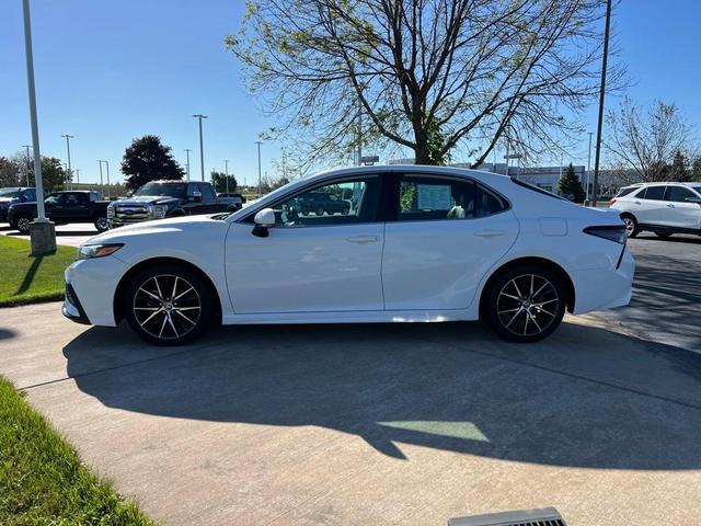 2022 toyota camry se