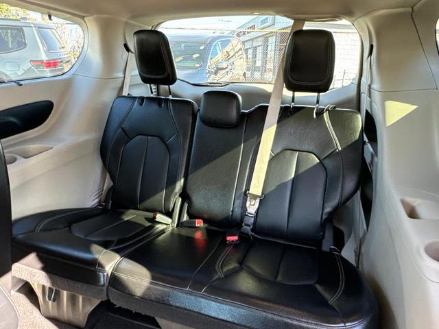 2022 chrysler pacifica touring-l