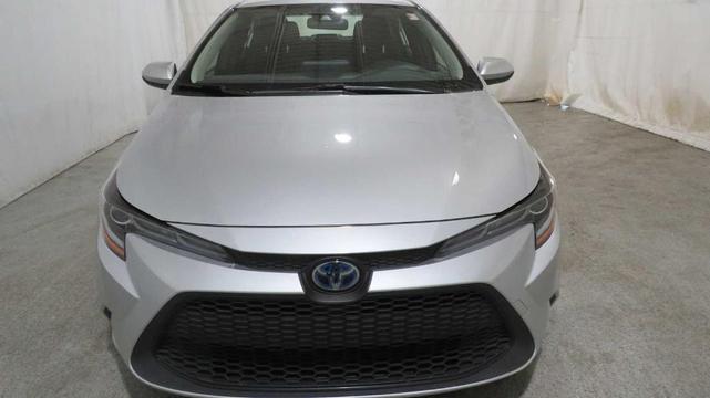 2022 toyota corolla hybrid le