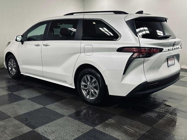 2022 toyota sienna xle