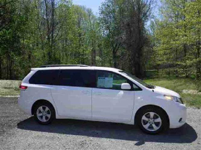 2012 toyota sienna le v6 8 passenger in gloucester, va