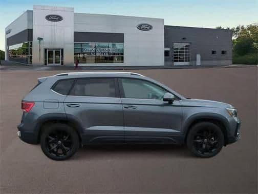2022 volkswagen taos 1.5t se in detroit, michigan