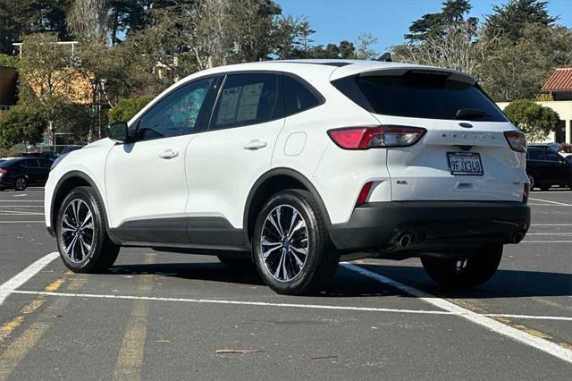 2022 ford escape se