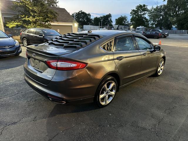 2016 ford fusion se