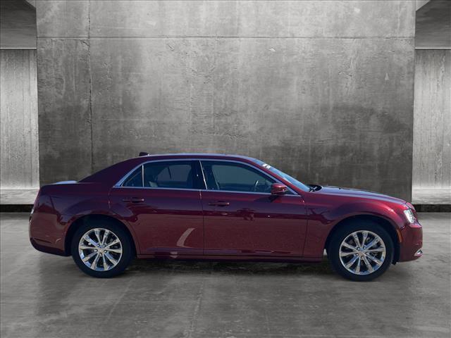 2022 chrysler 300 touring