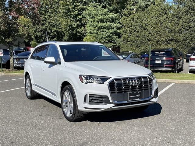 2024 audi q7 45 premium plus