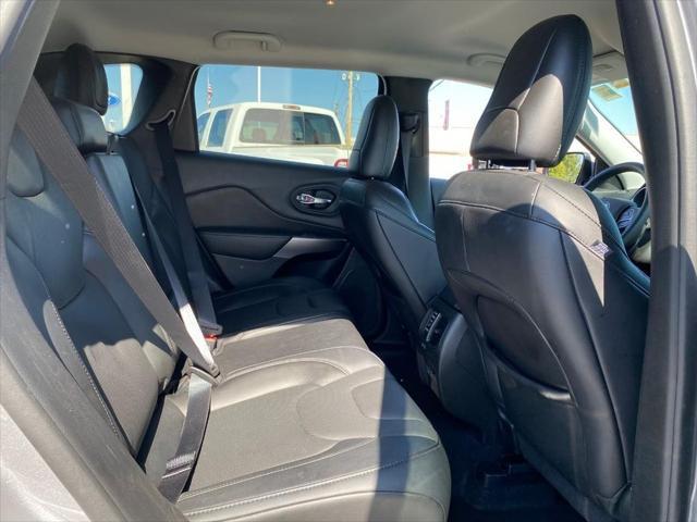 2021 jeep cherokee latitude lux