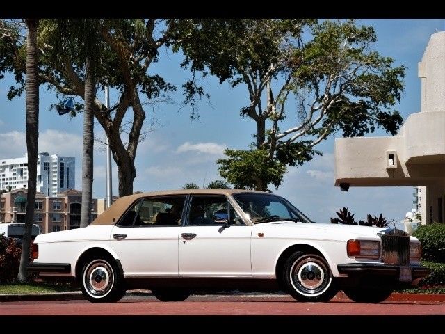 white 41k one owner picnic tables lambswool rugs clean carfax