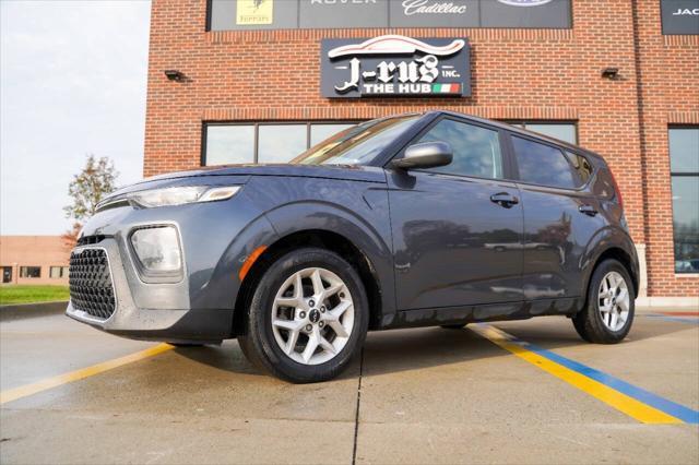 2022 kia soul lx
