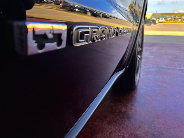 2022 jeep grand cherokee altitude