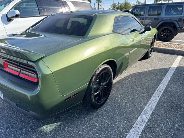 2018 dodge challenger sxt