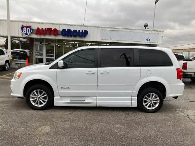 2016 dodge grand caravan passenger sxt plus minivan 4d in east hazel crest, illinois