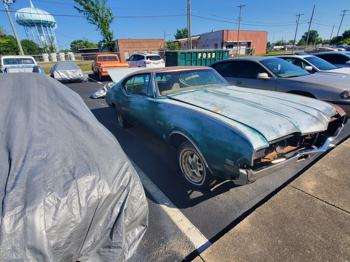 1968 oldsmobile 442 coupe, in need of restoration