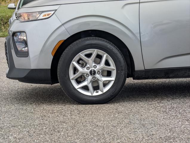 2022 kia soul lx