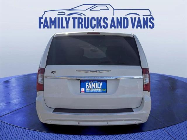 2013 chrysler town & country touring-l