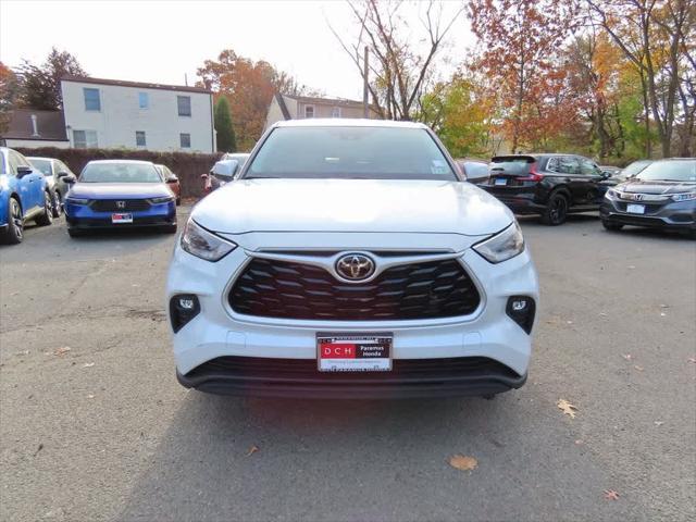 2022 toyota highlander le