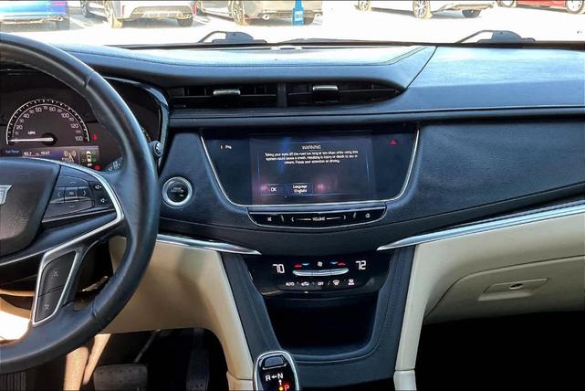 2017 cadillac xt5 base