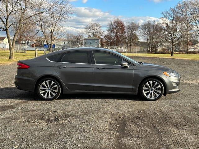 2020 ford fusion se