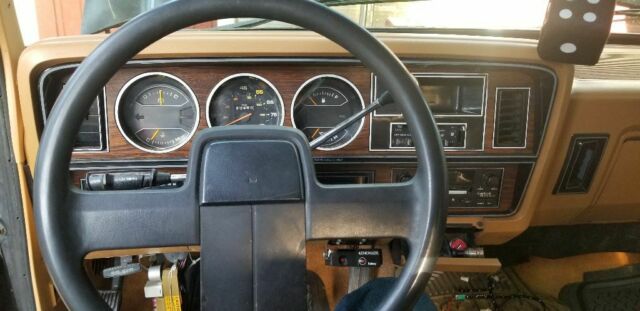1985 dodge ramcharger royal se