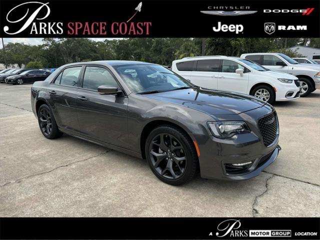 2023 chrysler 300 touring