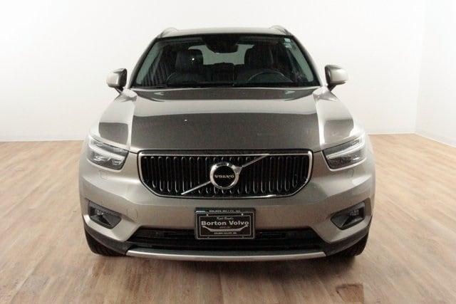 2022 volvo xc40 momentum