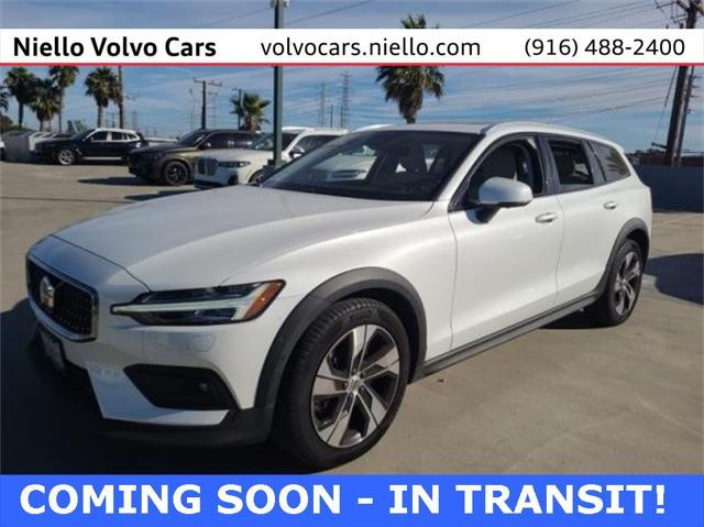 2023 volvo v60 cross country b5 plus
