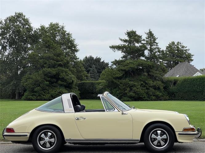 1971 porsche 911 in southampton, new york