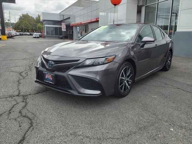 2023 toyota camry hybrid se