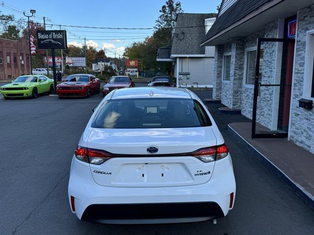 2023 toyota corolla hybrid le