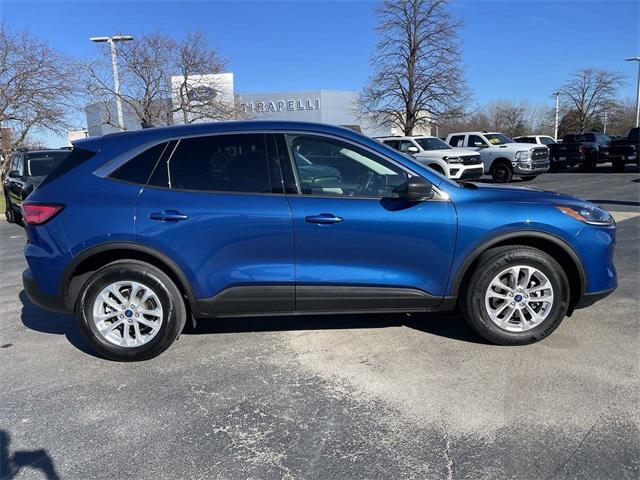 2022 ford escape se