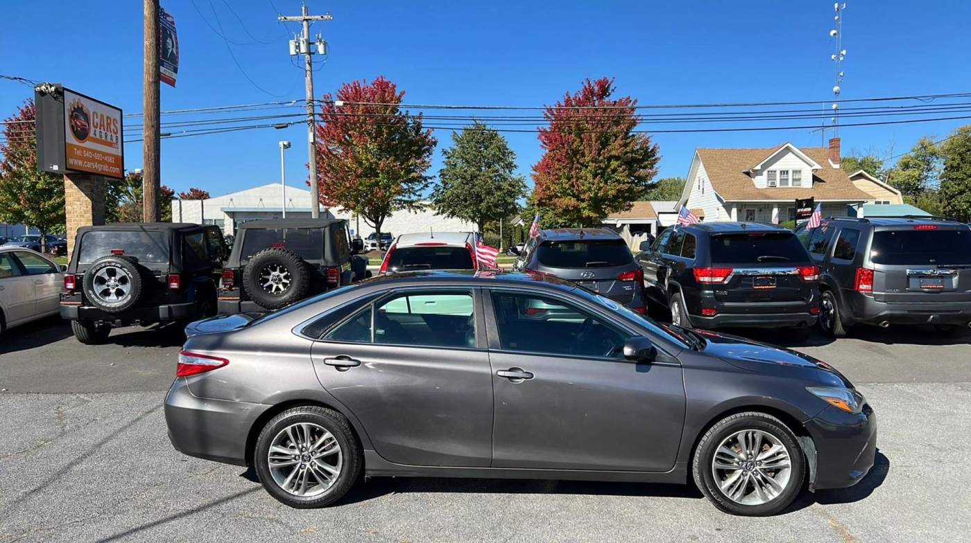 2016 toyota camry se
