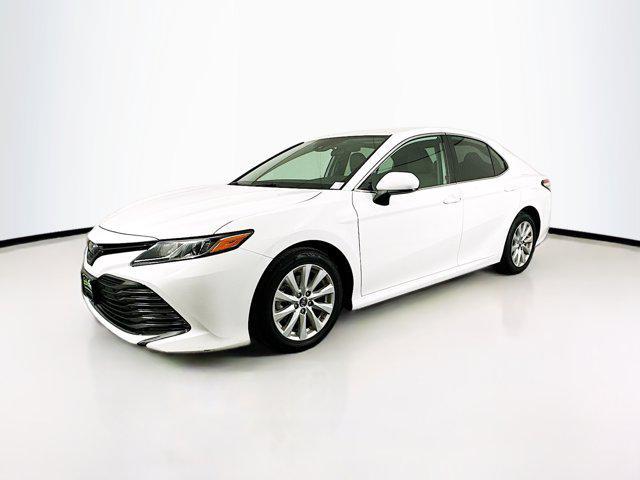 2019 toyota camry le