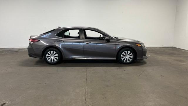 2019 toyota camry hybrid le