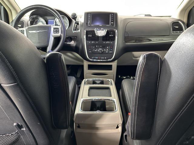 2016 chrysler town & country touring