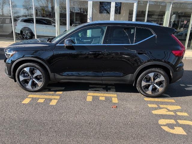 2024 volvo xc40 b5 core bright theme