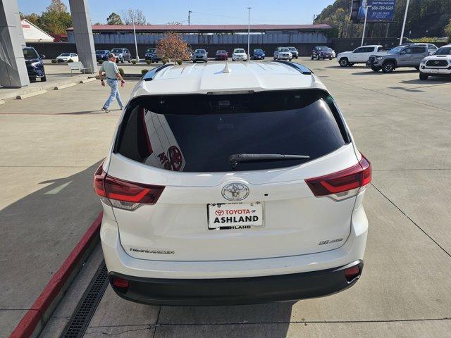 2019 toyota highlander se