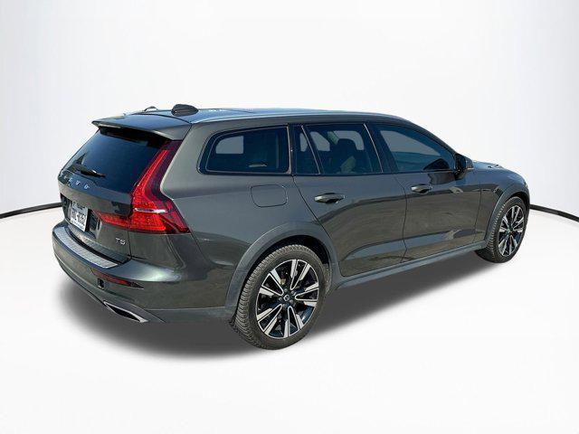 2022 volvo v60 cross country t5